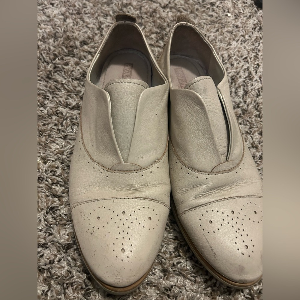 Cream Colored Leather Pikolinos